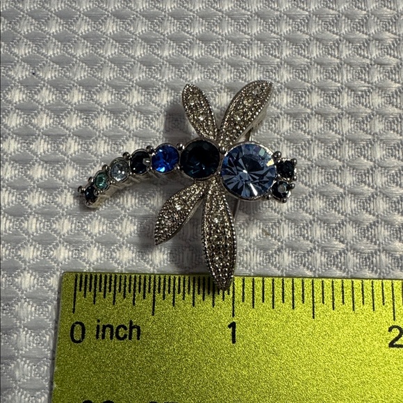 Vintage 1998 Avon Crystal Dragon Fly Pin Brooch Shades of Blue Rhinestone 1.5” - Picture 8 of 12